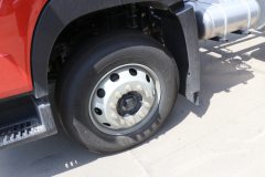 青岛解放 JK6中卡 300马力 4X2 6.8米仓栅式载货车(一汽解放8档)(CA5180CCYP28K8L2E6A90)