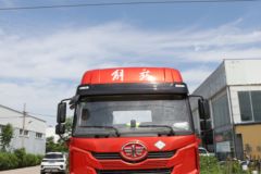 青岛解放 JH5重卡 480马力 6X4 LNG牵引车