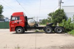 青岛解放 JH5重卡 480马力 6X4 LNG牵引车