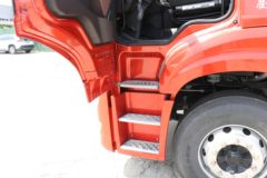 青岛解放 JH5重卡 480马力 6X4 LNG牵引车