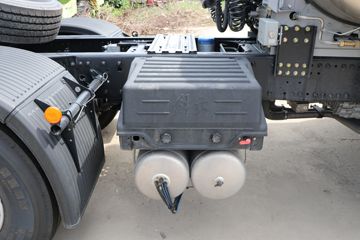 �ൺ��� JH6�ؿ� ����� 590���� 6X4 LNG�Զ���ǣ����ͼƬ