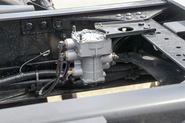 �ൺ��� JH6�ؿ� ����� 590���� 6X4 LNG�Զ���ǣ����ͼƬ