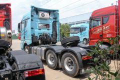 青岛解放 JH6重卡 680马力 6X4 AMT自动档牵引车(457冲焊桥)(CA4258P25K15T1E6A80)
