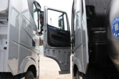 北京重卡 追梦 舒适版 580马力 6X4 LNG自动档牵引车(BJ4250G6CP)