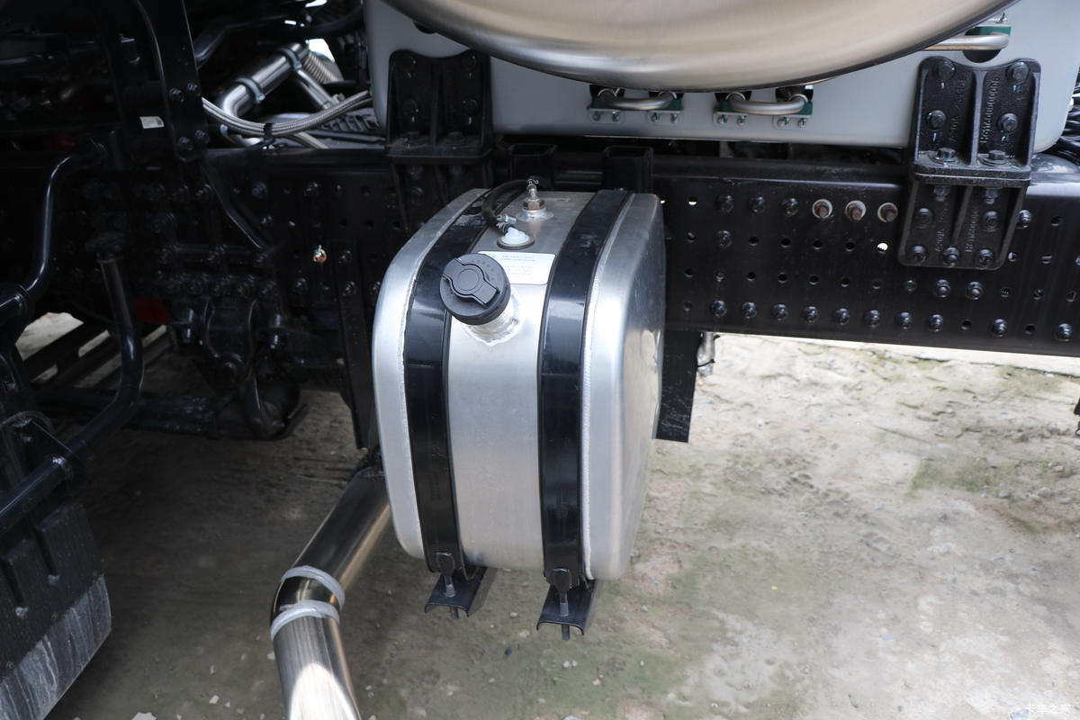 ؿ ׷ ʰ 580 6X4 LNGԶǣ(BJ4250G6CP)                                                
