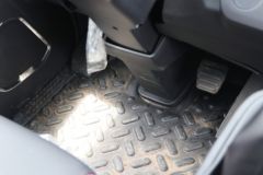 陕汽商用车 德龙G300 155马力 4.18米单排仓栅式轻卡(SX5043CCYNP6331)