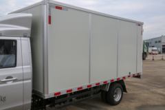 SRM鑫源 T5LEV 3.5T 2024款城际版 3.77米单排纯电动厢式微卡70.47kWh