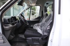 江铃汽车 全顺T8 2024款 多功能版 154马力 2.0T柴油 6座 中轴中顶轻客