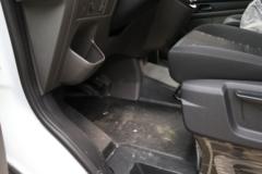 江铃汽车 全顺T8 2024款 多功能版 154马力 2.0T柴油 6座 中轴中顶轻客