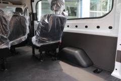 江铃汽车 全顺T8 2024款 多功能版 154马力 2.0T柴油 6座 中轴中顶轻客