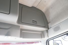 解放J6P&nbsp;电动牵引车驾驶室图片