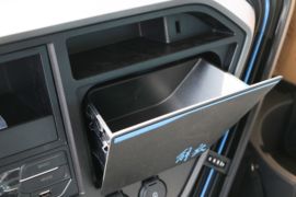 解放J6P&nbsp;电动牵引车驾驶室图片