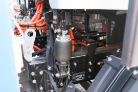 解放J6P&nbsp;电动牵引车底盘图片