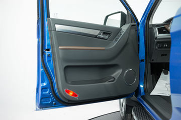 ����T8 60�������� 2.0T���� 150���� �ֶ����� ��˫��Ƥ��ͼƬ