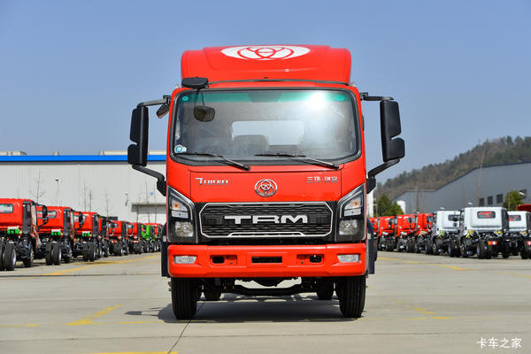 三环十通 新创客 160马力 4.18米排半仓栅式轻卡(6T后桥)