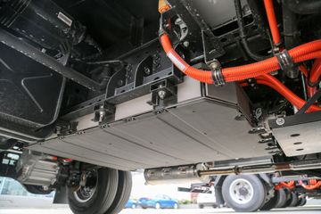 ���ǵ�T5 �Ƹ��� 4.5T 4.005�׵��Ų��ʽ���̻�϶��������Ῠ18.3kWhͼƬ