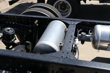 �й�����HOWO ͳ˧PRO 170���� 4.15��AT�Զ���������ʽ�Ῠ(ZZ5047XXYF3319F145)ͼƬ