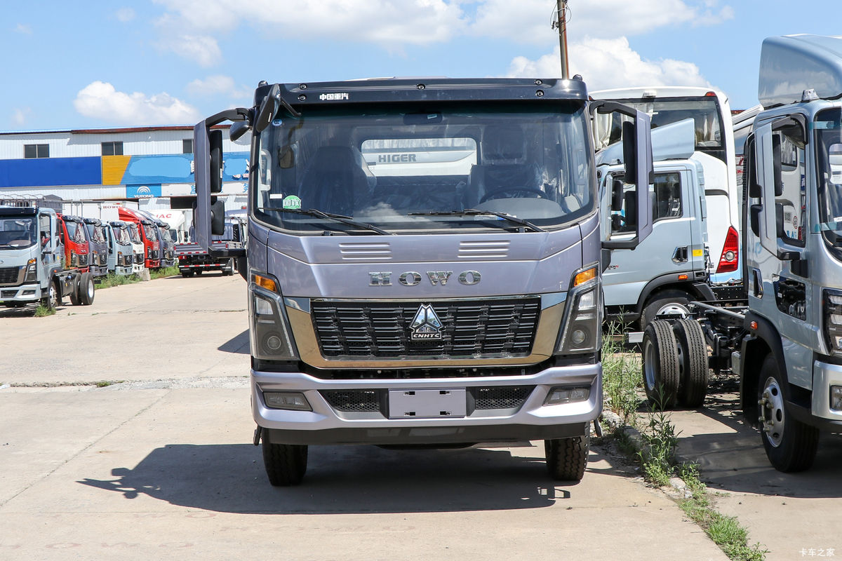 中国重汽HOWO 统帅 180马力 4.15米单排厢式轻卡(重汽8档)