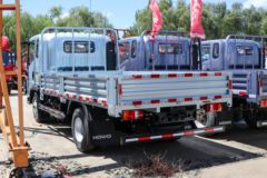 中国重汽HOWO 统帅 150马力 3.85米排半栏板轻卡(法士特8档)(ZZ1097G3315F191)