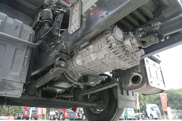 只需3万开回家 乘龙H7 540马力LNG牵引车