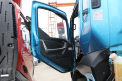 飞碟 W7 184马力 4X2 5.2米排半仓栅式载货车(国六)