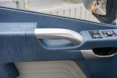 青岛解放 JH6重卡 智尊版2.0 530马力 8X4 9.4米LNG自动档仓栅式载货车(液缓)(CA5311CCYP25K15L7T4NE6A80)