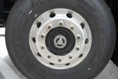 青岛解放 JH6重卡 智尊版2.0 530马力 8X4 9.4米LNG自动档仓栅式载货车(液缓)(CA5311CCYP25K15L7T4NE6A80)