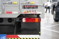青岛解放 JH6重卡 智尊版2.0 530马力 8X4 9.4米LNG自动档仓栅式载货车(液缓)(CA5311CCYP25K15L7T4NE6A80)