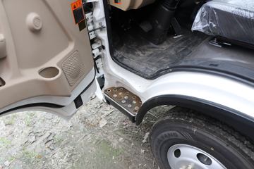 �ɵ��³� V1ϵ�� 160���� 4X2 3.83����ж��ͼƬ