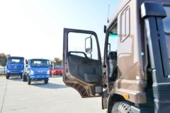 三环十通 昊龙 260马力 8X2 7.6米栏板载货车(国六)(STQ1319L14Y3A6)