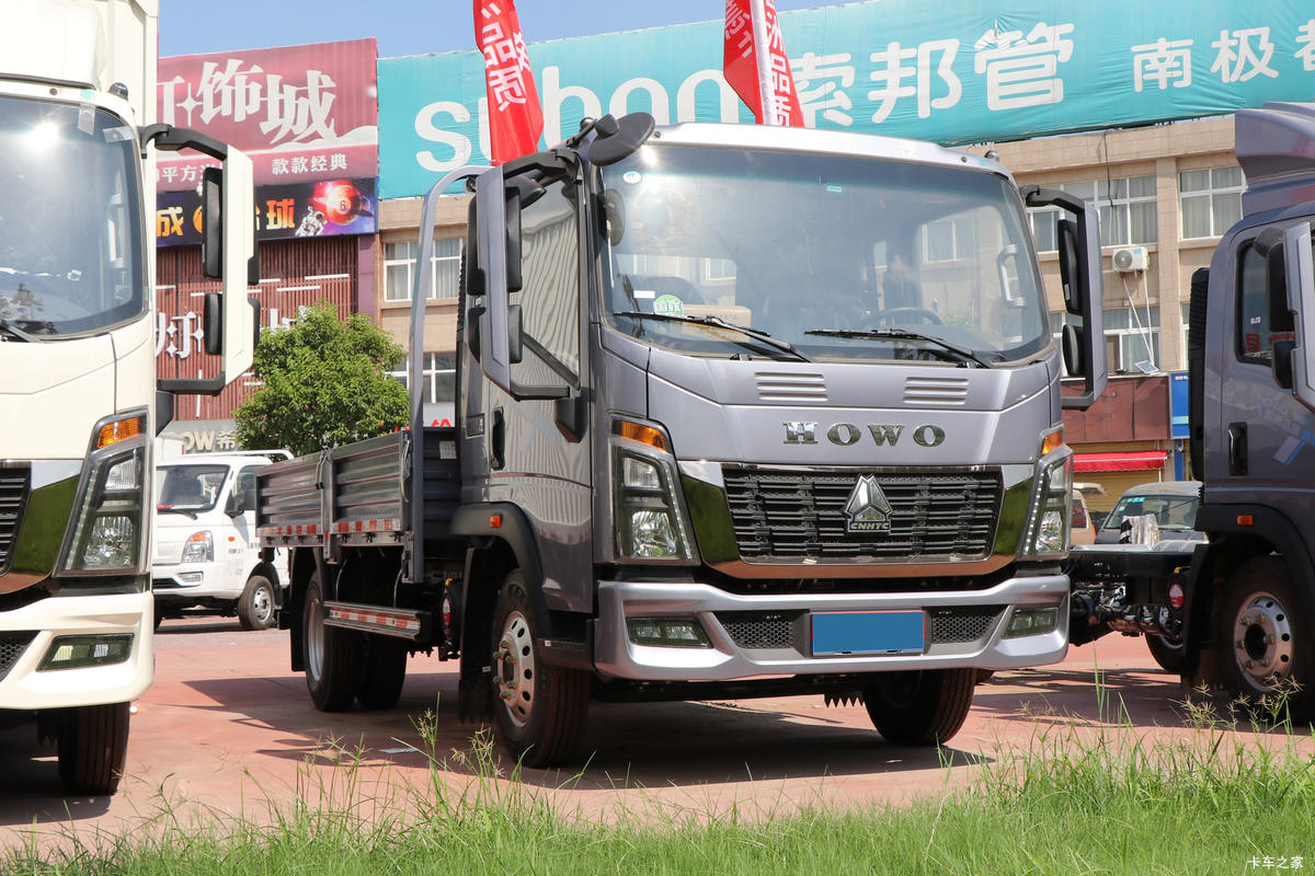 中国重汽HOWO 统帅 160马力 3.85米AMT自动档排半栏板轻卡