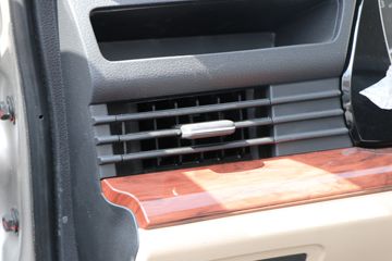 ������Խ��X7 2.0L 144���� ���� 3.05��˫������С��(SC1031FRS63)ͼƬ