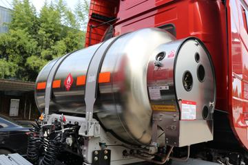 һ����� J6V�ؿ� �캽�� 600���� 6X4 LNGǣ����(Һ��)(CA4250P66M25T1AE6)ͼƬ