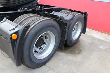 һ����� J6V�ؿ� �캽�� 600���� 6X4 LNGǣ����(Һ��)(CA4250P66M25T1AE6)ͼƬ