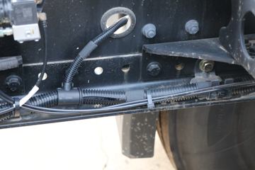 һ����� J6V�ؿ� �캽�� 600���� 6X4 LNGǣ����(Һ��)(CA4250P66M25T1AE6)ͼƬ