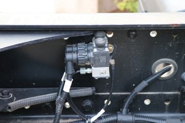 һ����� J6V�ؿ� �캽�� 600���� 6X4 LNGǣ����(Һ��)(CA4250P66M25T1AE6)ͼƬ