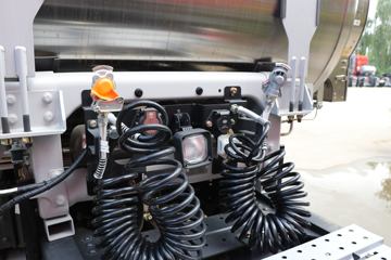 һ����� J6V�ؿ� �캽�� 600���� 6X4 LNGǣ����(Һ��)(CA4250P66M25T1AE6)ͼƬ