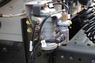 һ����� J6V�ؿ� �캽�� 600���� 6X4 LNGǣ����(Һ��)(CA4250P66M25T1AE6)ͼƬ