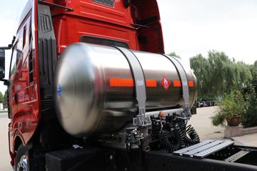 һ����� J6V�ؿ� �캽�� 600���� 6X4 LNGǣ����(Һ��)(CA4250P66M25T1AE6)ͼƬ