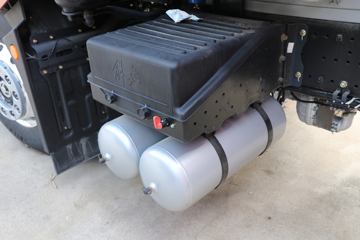 һ����� J6V�ؿ� �캽�� 600���� 6X4 LNGǣ����(Һ��)(CA4250P66M25T1AE6)ͼƬ