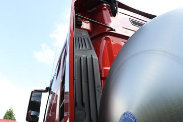 һ����� J6V�ؿ� �캽�� 600���� 6X4 LNGǣ����(Һ��)(CA4250P66M25T1AE6)ͼƬ