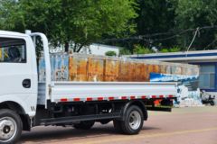 东风途逸 T6 127马力 4.005米单排栏板小卡