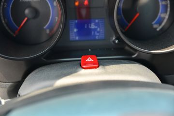 ����;�� T3 1.3L 91���� 2.7��˫������С��(EQ1036D60Q4A)ͼƬ