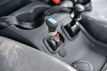 ���� ��¡ ������ 180���� 4X2 3.8����ж��(��ʿ��10��)(DYQ3181D6AB)ͼƬ