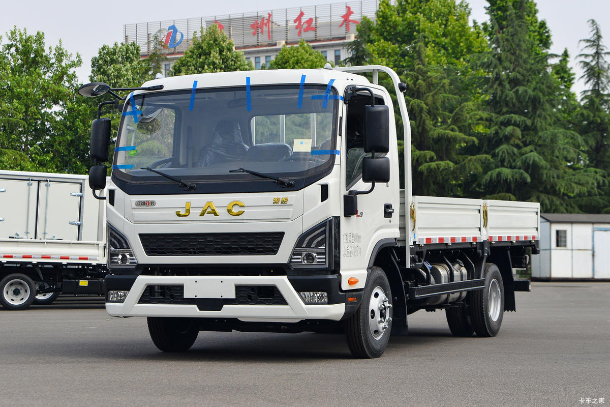 江淮领跑L9 山区版 2.5L柴油 180马力 法士特8档 4.18米单排栏板轻卡