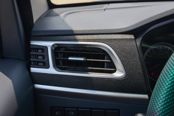 �� T5 1.6L 123���� ���� 3.4�׵�����ʽ΢��(JKC5034XXYD6LE)ͼƬ