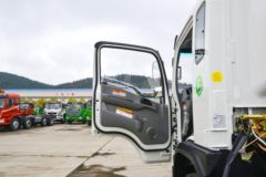 大运 运途 复合型 200马力 4X2 4米自卸车(DYQ3181D6AC)