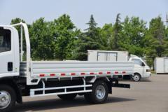 庆铃 五十铃KV100 131马力 4.205米单排栏板轻卡(QL1043FMHA)