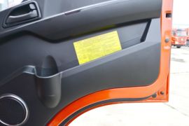 大运G6&nbsp;平板运输车驾驶室图片