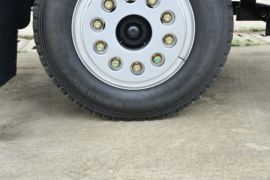 大运G6&nbsp;平板运输车底盘图片